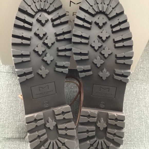 Marc Fisher LTD Izzie Genuine Shearling Lug Sole Boot (Women) 9.5M - Picture 9 of 12